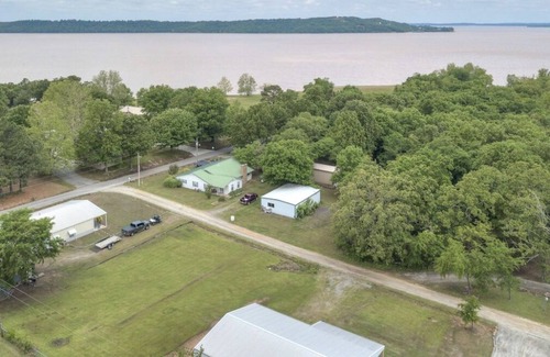 Longtown House | The Simple Life ~ Adorable Lake Home ~ Great Location and Neighborhood!