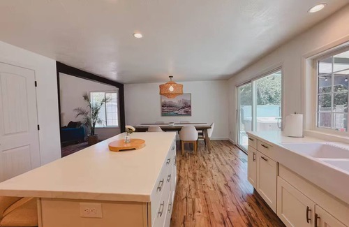 Medford House | The Siskiyou House