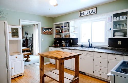 Ironwood House | The SISU Shack, 5 mins from hospital, Belle trail
