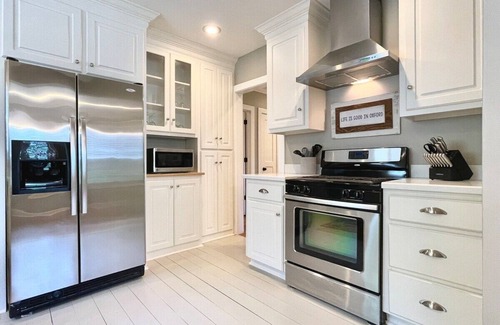 Oxford House | The Sivley 2BR Classic Home by Velvet Ditch Villas
