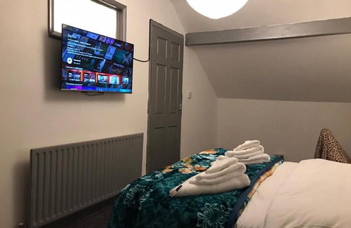 Sheffield House | The Skipton Villa - The HideAway