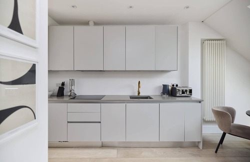 Shaftesbury Apartment | The Skylight One-Bed at Elspeth Road