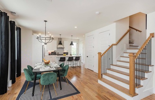 Katie Hill Neighborhood House | The Skyline Escape | City Views | Luxury Group Getaway