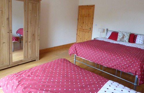 Cahirciveen Cottage | THE SLATE HOUSE, family friendly in Cahersiveen, County Kerry