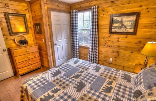 Sautee Nacoochee Cabin | The Sleepy Bear - Lovely Dog Friendly Cabin with Beautiful Mtn Views