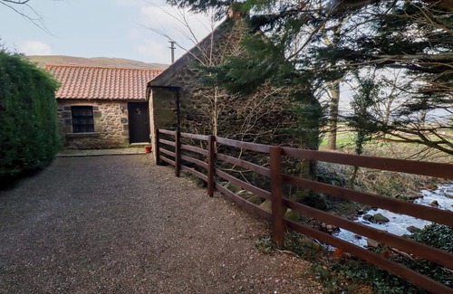 Akeld Cottage | THE SMITHY, romantic, character holiday cottage in Wooler