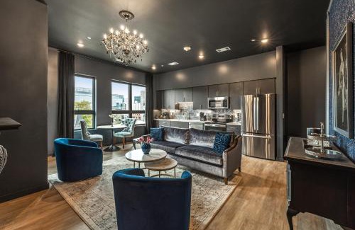 Edgehill House | The Smokeshow on Music Row near Broadway in Downtown Nashville- Pool, Gym, Patio