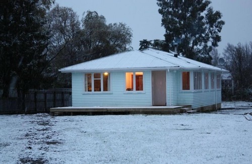 Ohakune House | The Snow House - Warm quiet space for 2-3 families