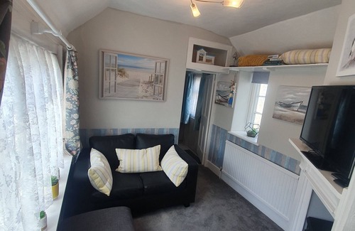 Stratton Apartment | The Snug at Bay House