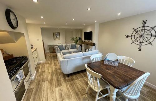 Malvern House | The Snug