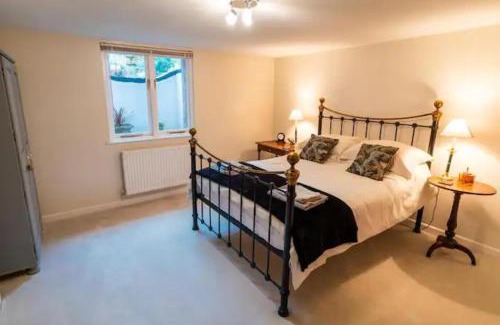 Malvern House | The Snug