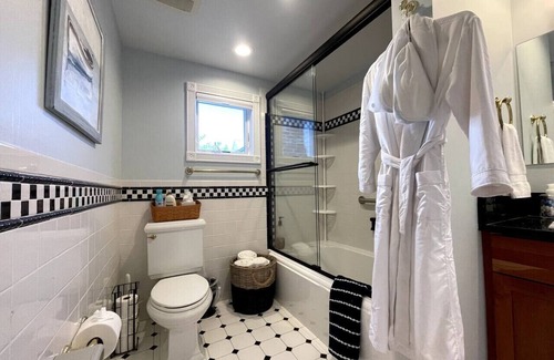St. Michaels Bed & Breakfast | The Snuggery Inn & Suites Captain's Quarters
