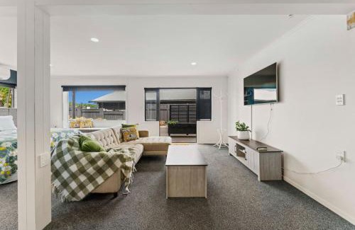 Hilltop Apartment | The Snuggery - Taupo