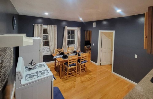 Hyde Park Condo | ***THE SNUGNESS RETREAT VILLA*** Family-sized apartment with patio and Gazebo..!