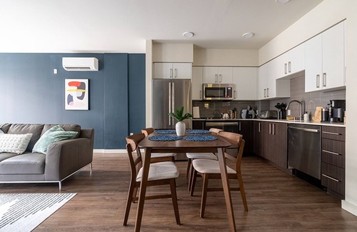 West Bellevue Apartment | The Sophari Experience - 2BR Loft