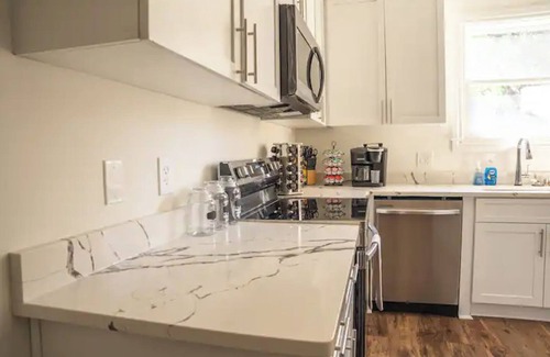 Bolton House | The Southern Peach Mansion - Entire Home in the Heart of Atlanta, GA