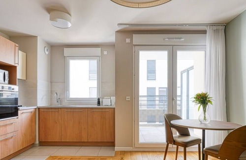 Issy-les-Moulineaux Apartment | The Spacious - On the edge of Paris