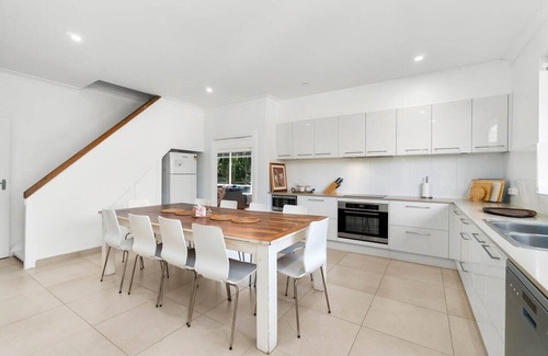 Linden Park House | The Spacious & Elegant Vacation Haven - Glenside
