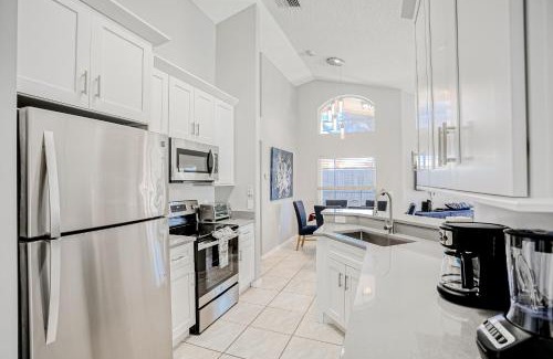 Lake Berkley House | The Sparkling Sapphire