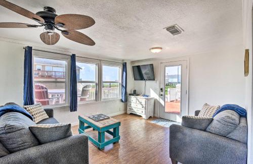 Surfside Beach House | The Spicy Crab Freeport Home with Beach-View Deck!