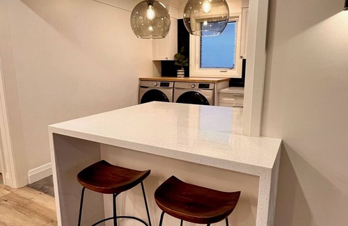 Brampton House | The Split - A Chic and Comfortable Pad to Work or Play - Family and Pet Friendly