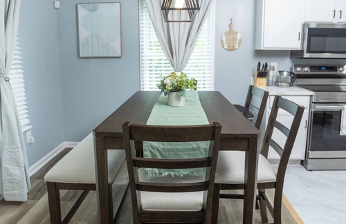 Pittsburgh House | The Spot -Peaceful renovated 3-bedroom Retreat in the Heart of Atlanta AC/Wi-Fi!
