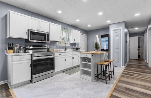 Pittsburgh House | The Spot -Peaceful renovated 3-bedroom Retreat in the Heart of Atlanta AC/Wi-Fi!