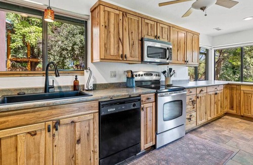 Cornville House | The Spring House Pool & Spa + Oak Creek Access