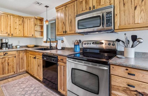 Cornville House | The Spring House Pool & Spa + Oak Creek Access