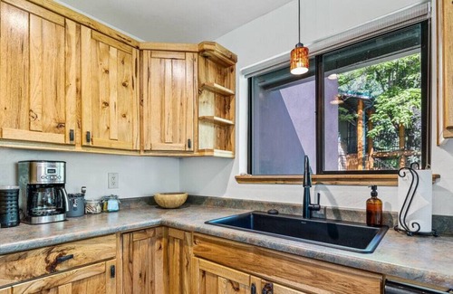 Cornville House | The Spring House Pool & Spa + Oak Creek Access