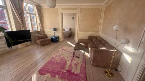 Copenhagen City Centre Apartment | The Square - Carolinas Apartments