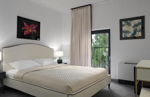 Old Town Hotel | The Square Hotel