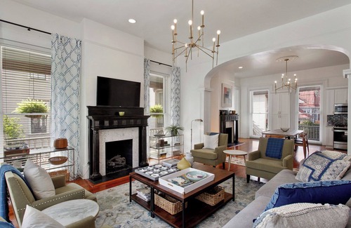 Savannah Victorian District Apartment | The Squares of Savannah: Spacious Home Overlooking Forsyth by Lucky Savannah