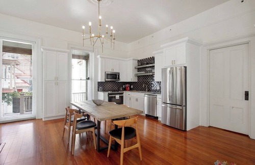 Savannah Victorian District Apartment | The Squares of Savannah: Spacious Home Overlooking Forsyth by Lucky Savannah