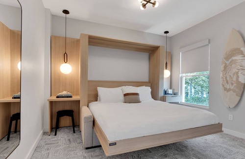 Asbury Park House | The St. Laurent: Full Floor - Sleeps 24