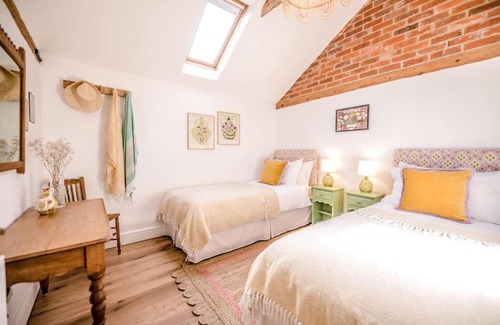 Woodbridge House | The Stables, Hoo