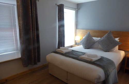 Arden Apartment | The Stables Lower Cottage 6 (Auchendennan) - sleeps 2 guests in 1 bedroom