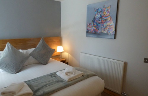Arden Apartment | The Stables Lower Cottage 6 (Auchendennan) - sleeps 2 guests in 1 bedroom