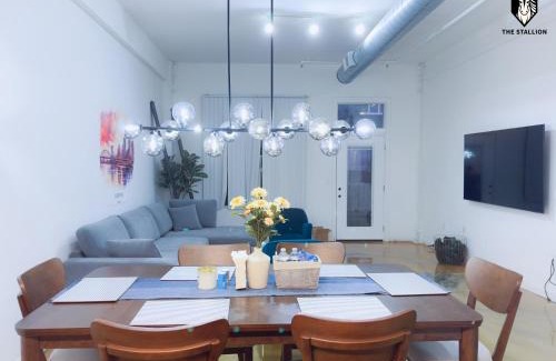 Downtown Memphis Apartment | The Stallion #101 - 1BD Modern Loft with Private Patio - Walk to various attractions
