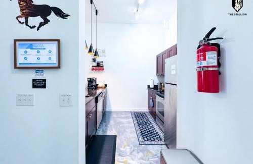 Downtown Memphis Apartment | The Stallion #103 - Walk to Attractions - Modern 2BD Loft in Downtown with Patio