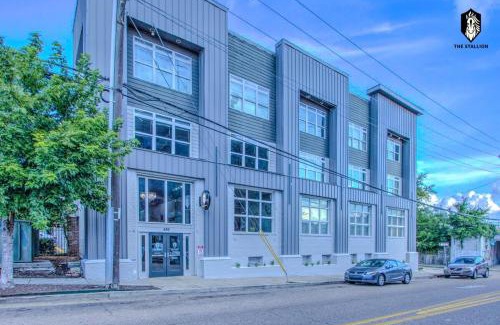 Downtown Memphis Apartment | The Stallion #103 - Walk to Attractions - Modern 2BD Loft in Downtown with Patio