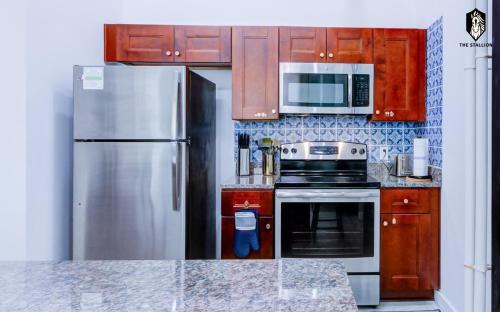 Downtown Memphis Apartment | The Stallion #108 - Modern Spacious Loft in Downtown with free parking