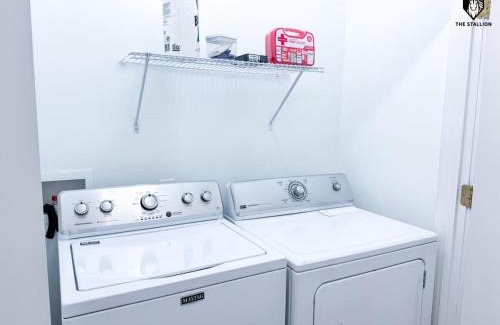 Downtown Memphis Apartment | The Stallion #304 - Walk to Attractions - Modern Spacious 1BD Loft in Memphis Downtown