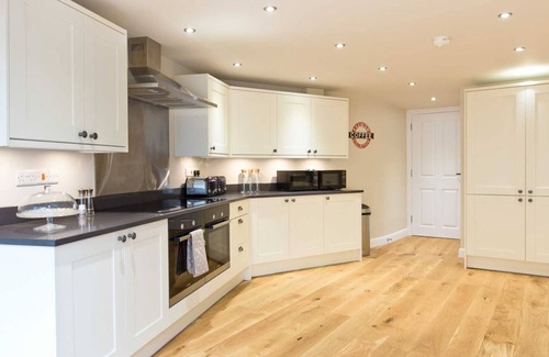 Taddington House | The Star in Taddington, 9 bedroom exclusive venue. Close to Buxton and Bakewell.