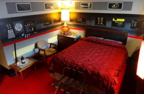 North Bend Hotel | The Star Trek - USS Enterprise Room at the Itty Bitty Inn