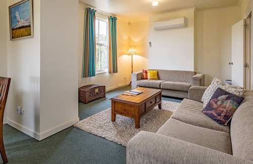 Rangataua House | The Stationmasters Cottage - Rangataua Holiday Home