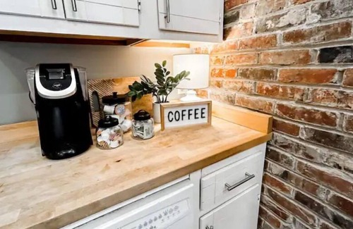 Jonesboro Apartment | The Stay on Main - Comfortable, Quaint Stay for Two