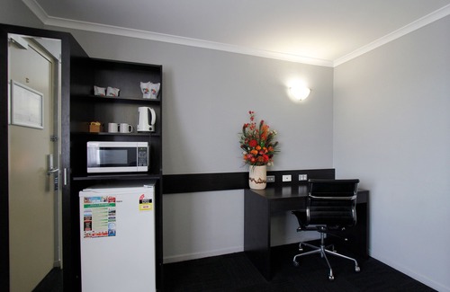 Rockhampton Hotel | The Stirling Motel