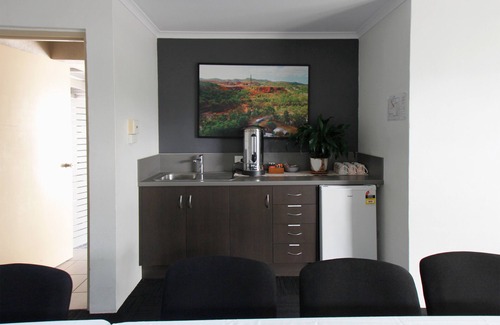 Rockhampton Hotel | The Stirling Motel