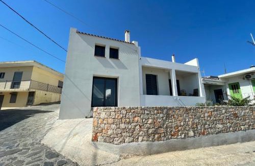 Votsi House | The Stone House